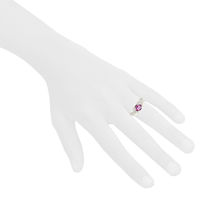 Bague Boucheron Axelle en or blanc,  diamants et saphir rose - Detail D1