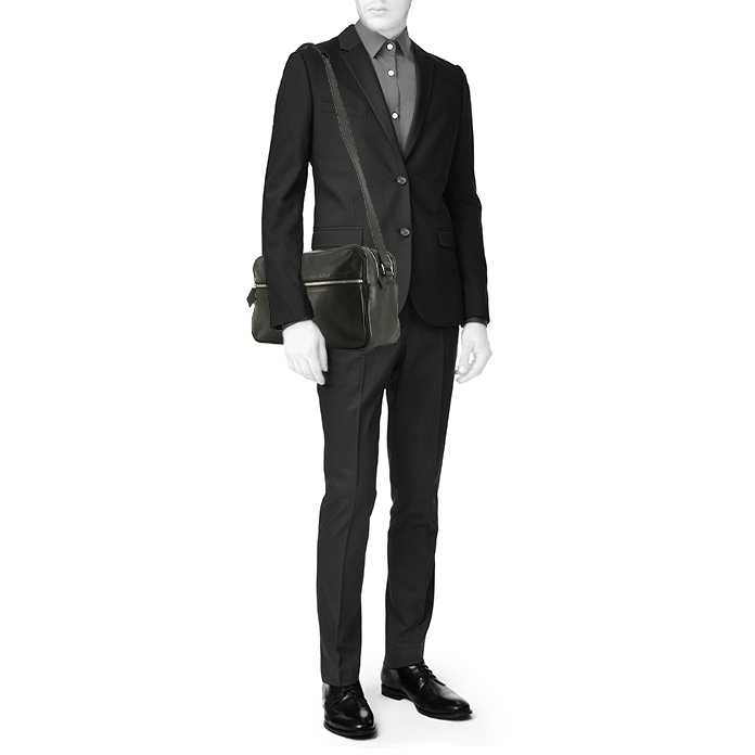 Bolso bandolera Hermes Hebdo Reporter en cuero negro - Detail D1