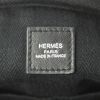 Hermes Hebdo Reporter shoulder bag in black leather - Detail D4 thumbnail