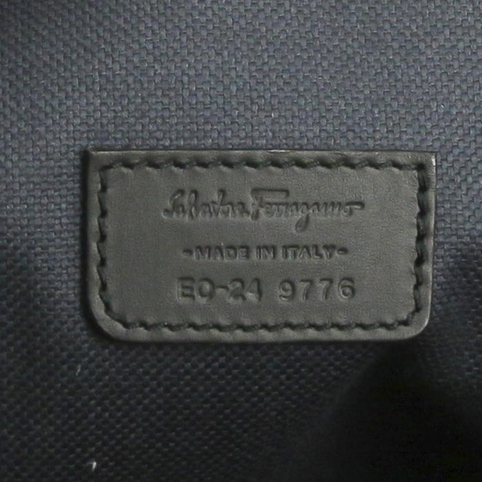 Bolso de fin de semana Salvatore Ferragamo en lona Monogram gris y negra y cuero negro - Detail D4