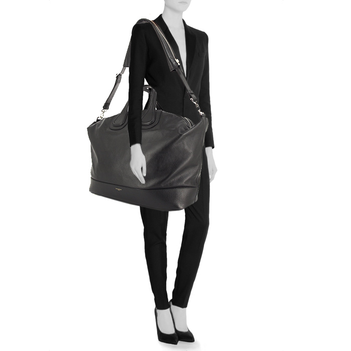 Givenchy Nightingale 24 hours bag in black grained leather - Detail D2