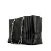 Shopping bag Chanel in pelle nera a motivi verticali - 00pp thumbnail