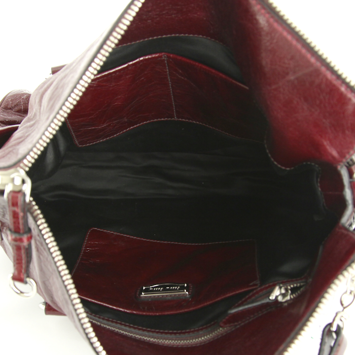 Miu Miu Vitello shoulder bag in purple Raisin leather - Detail D3