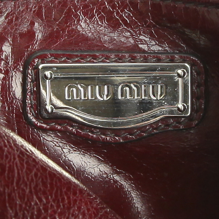 Bolso bandolera Miu Miu Vitello en cuero violeta Raisin - Detail D4