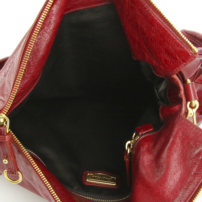 Miu Miu Vitello shoulder bag in red leather - Detail D3