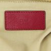 Chloé bag worn on the shoulder or carried in the hand in raspberry pink grained leather - Detail D4 thumbnail