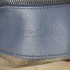 Sac à main Bottega Veneta Aquilone en cuir bleu - Detail D4 thumbnail