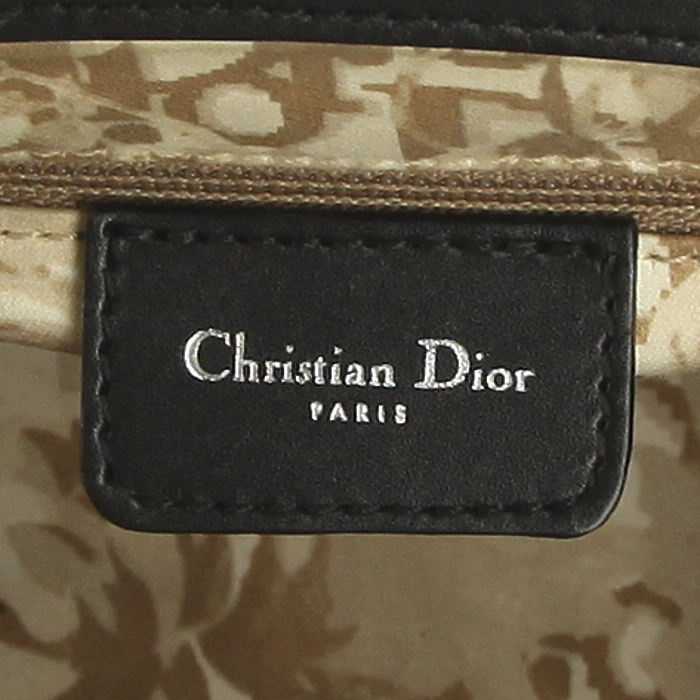 Dior small model bag worn on the shoulder or carried in the hand in black leather - Detail D3