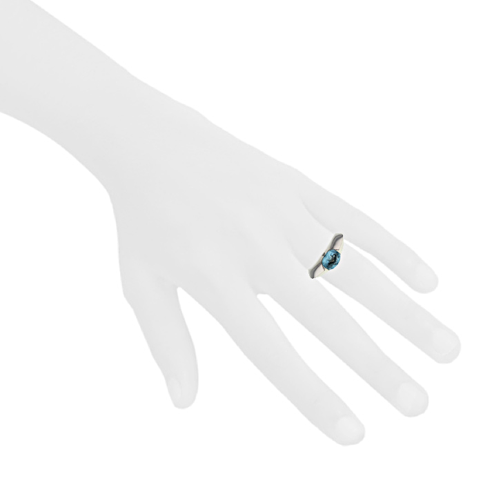 Asymmetric Piaget ring in white gold, diamond and aquamarine - Detail D1