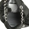 Bolso Cabás Chanel Grand Shopping en lona acolchada negra y charol negro - Detail D2 thumbnail
