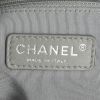 Sac cabas Chanel Grand Shopping en toile matelassée noire et cuir vernis noir - Detail D3 thumbnail