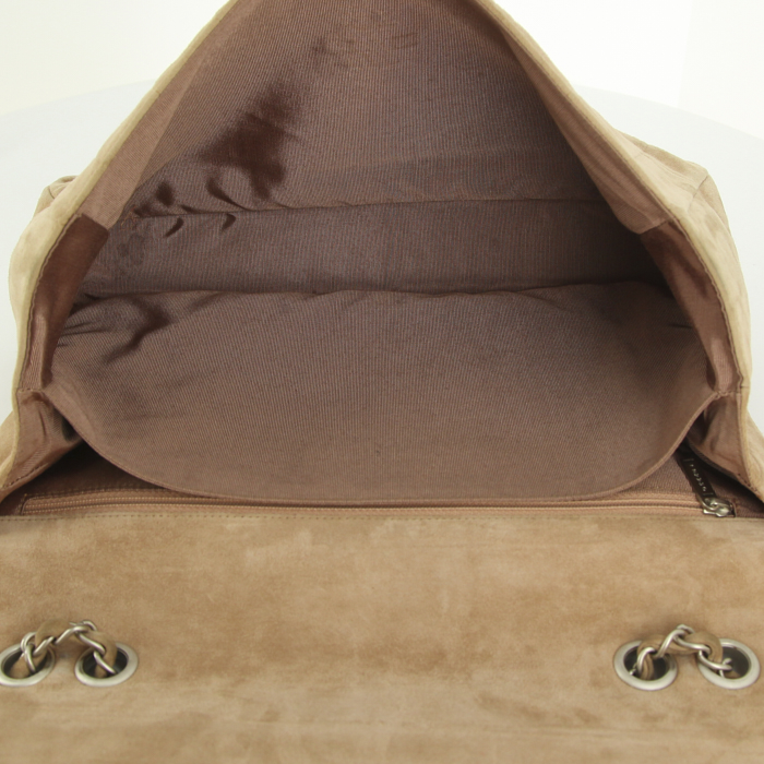 Bolso bandolera Chanel en ante acolchado beige - Detail D3
