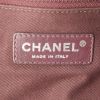 Sac cabas Chanel Grand Shopping en cuir vernis matelassé bordeaux - Detail D3 thumbnail