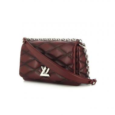Borsa Louis Vuitton Twist in pelle trapuntata bordeaux con motivo