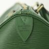 Sac à main Louis Vuitton Speedy 35 en cuir épi vert - Detail D3 thumbnail