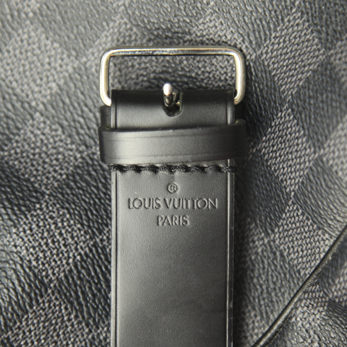 Sac de voyage Louis Vuitton Keepall 55 cm en toile damier graphite et cuir noir - Detail D4