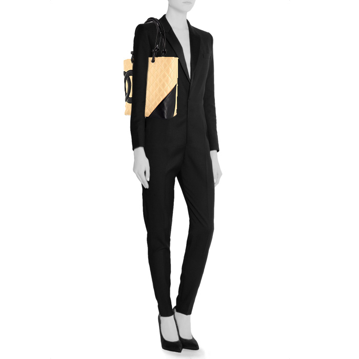 Shopping bag Chanel Cambon in pelle trapuntata beige e nera - Detail D1