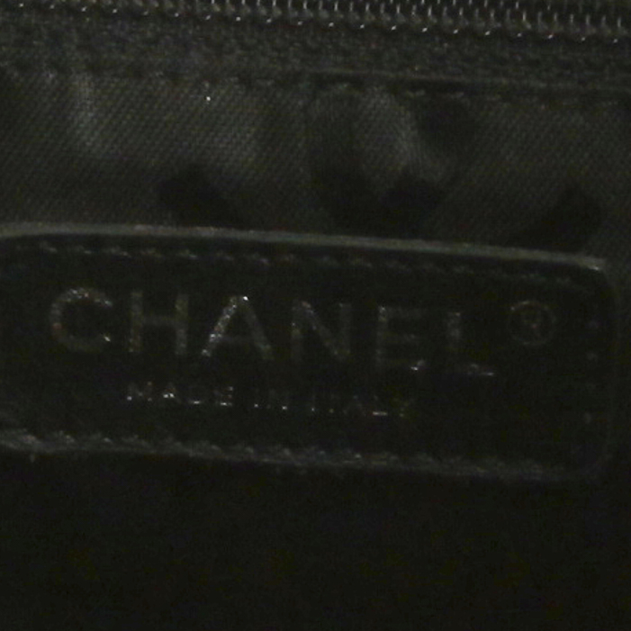 Sac cabas Chanel Cambon en cuir matelassé beige et noir - Detail D3