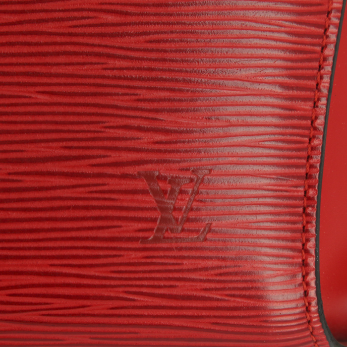 Louis Vuitton Mabillon backpack in red epi leather - Detail D4