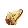 Bolso bandolera Dior Saddle en ante marrón chocolate, color camel y beige y piel de potro beige - 00pp thumbnail