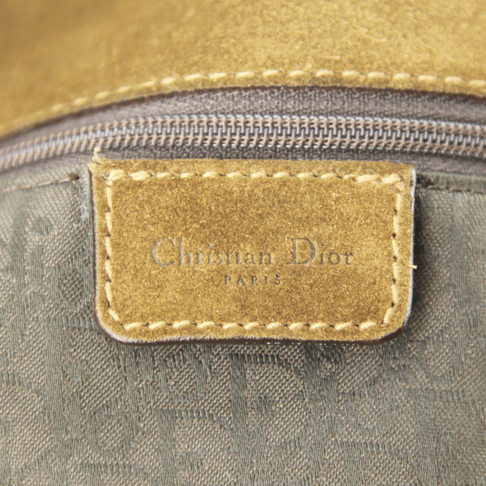 Bolso bandolera Dior Saddle en ante marrón chocolate, color camel y beige y piel de potro beige - Detail D3