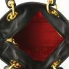 Sac à main Dior Lady Dior moyen modèle en cuir cannage noir - Detail D2 thumbnail