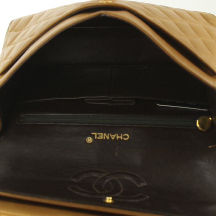 Chanel Timeless handbag in gold quilted leather - Detail D3