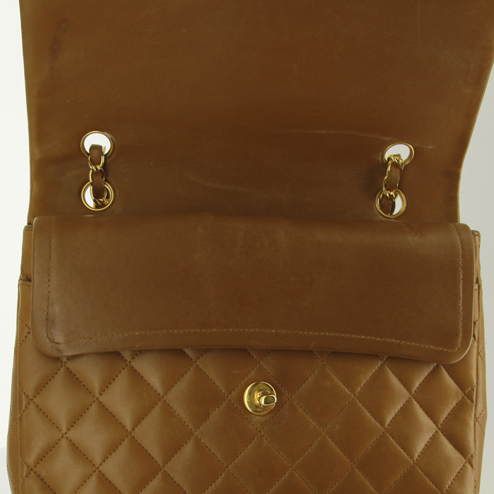 Chanel Timeless handbag in gold quilted leather - Detail D5