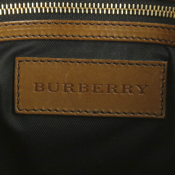 Sac besace Burberry en toile enduite Haymarket beige et cuir marron - Detail D4