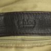 Bolso bandolera Chloé Paddington en cuero granulado marrón oscuro - Detail D3 thumbnail