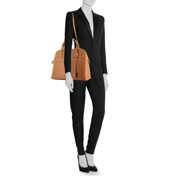 Bolso de mano Hermes Bolide 30 cm en cuero epsom color oro - Detail D1