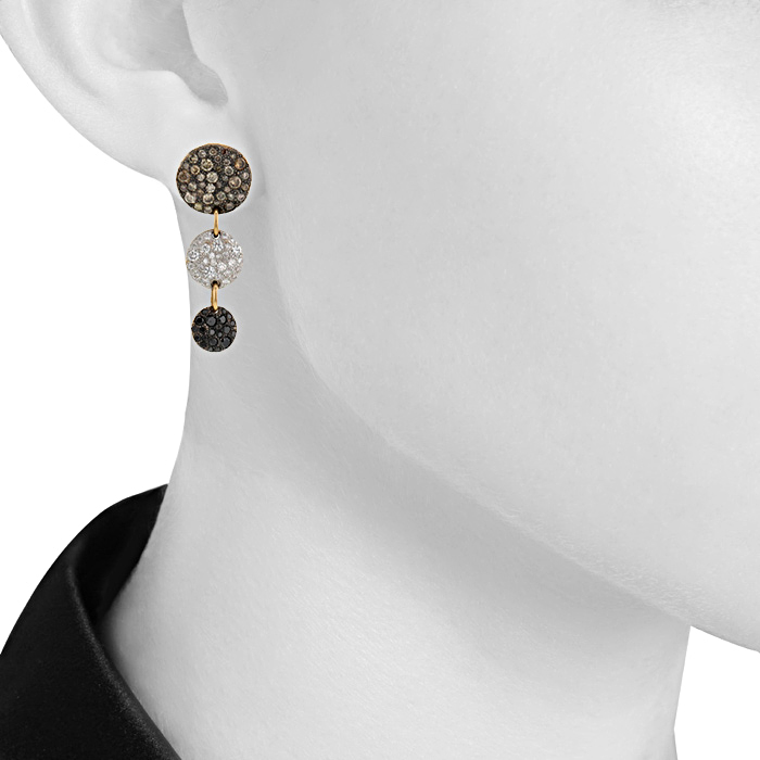 Pendientes colgantes Pomellato Sabbia modelo grande en oro rosa,  diamantes blancos y diamantes marrones y en diamantes negros - Detail D1