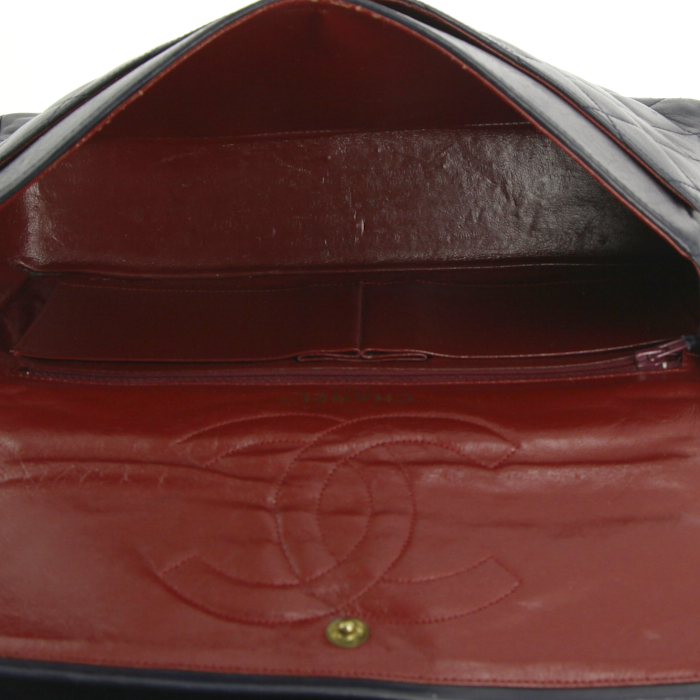 Sac à main Chanel Vintage en cuir matelassé bleu-marine - Detail D3