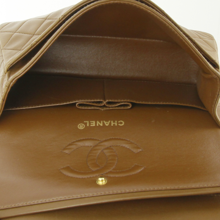 Chanel Timeless handbag in brown quilted leather - Detail D3