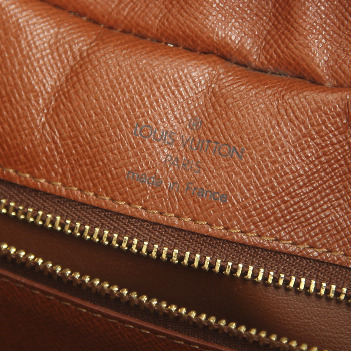Bolso para llevar al hombro Louis Vuitton Boulogne en lona Monogram revestida y cuero natural - Detail D3
