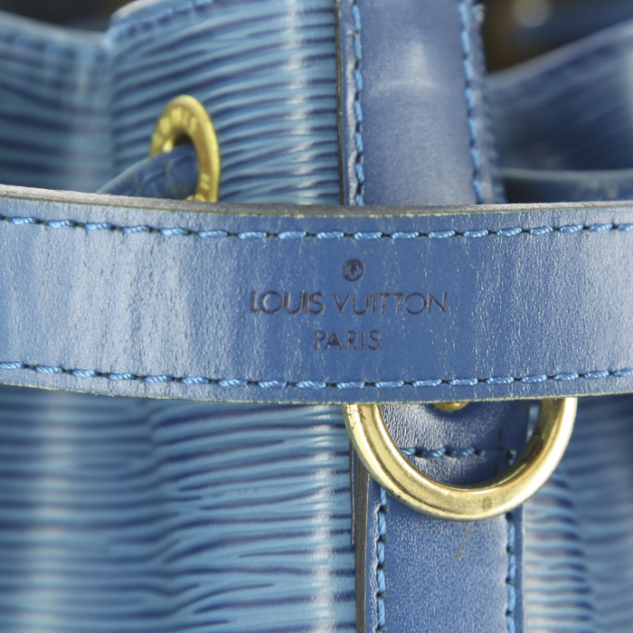 Borsa bisaccia Louis Vuitton Grand Noé in pelle Epi blu - Detail D3