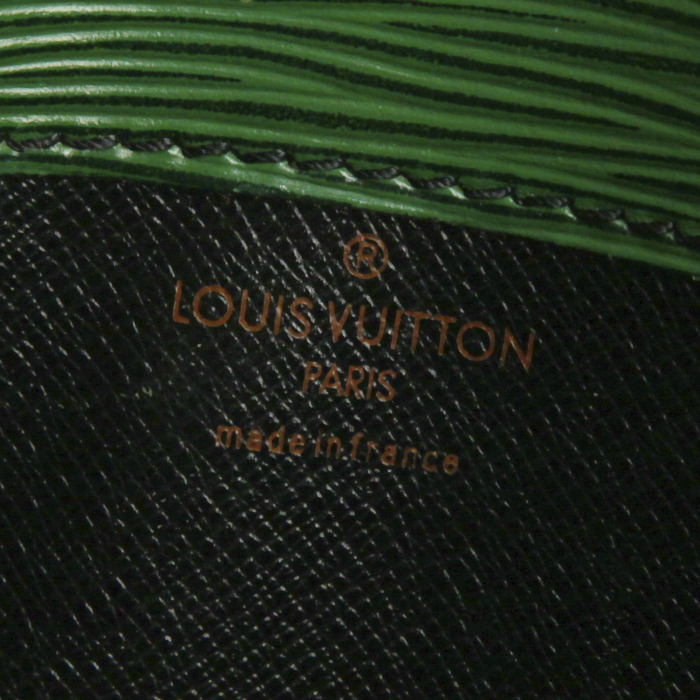 Bolso bandolera Louis Vuitton Cartouchiére en cuero Epi verde - Detail D3