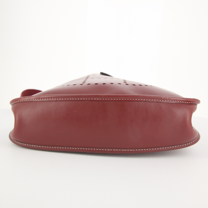 Borsa a tracolla Hermes Evelyne modello piccolo in pelle box rosso H - Detail D4