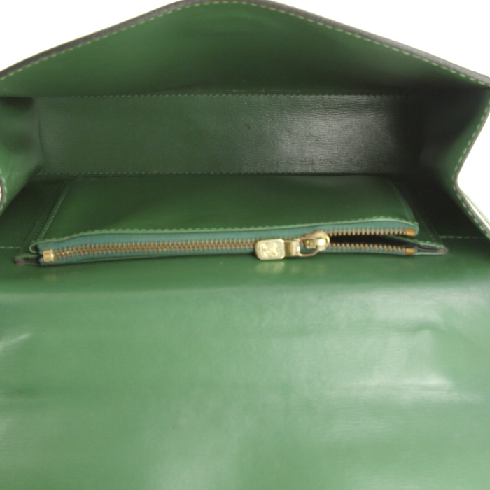 Louis Vuitton handbag in green epi leather - Detail D2
