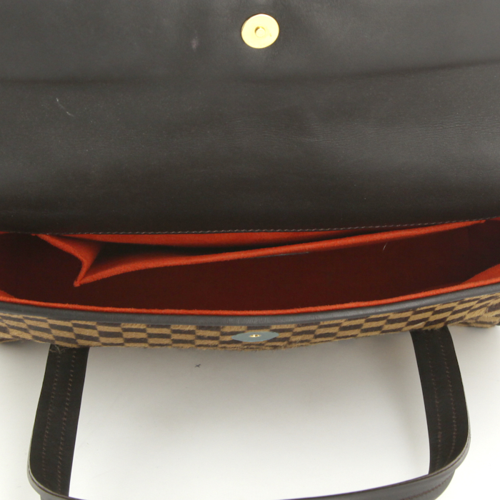 Bolso de mano Louis Vuitton en piel de potro bicolor marrón oscuro y color caramelo y material sintético marrón oscuro - Detail D2