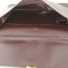 Porta-documentos Louis Vuitton en cuero granulado morado - Detail D2 thumbnail