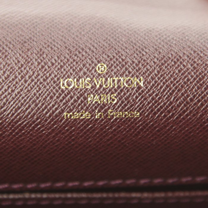 Porte-documents Louis Vuitton en cuir grainé prune - Detail D3