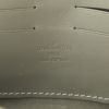 Bolso/bolsito Louis Vuitton en charol Monogram gris - Detail D3 thumbnail