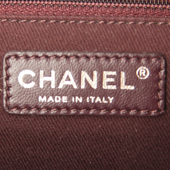 Sac à main Chanel Timeless en cuir matelassé prune - Detail D4