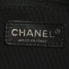 Bolso de fin de semana Chanel 2.55 en lona acolchada negra - Detail D4 thumbnail