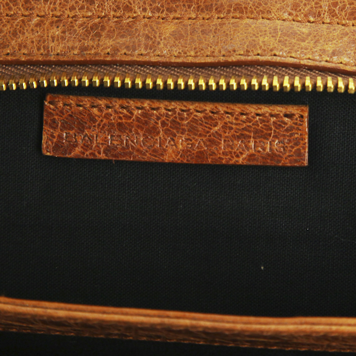 Pochette Balenciaga en cuir marron - Detail D3