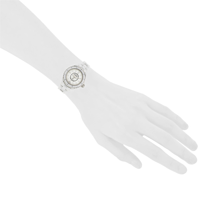 Chanel J12 watch in white ceramic Ref:  H2570 Circa  2011 - Detail D1