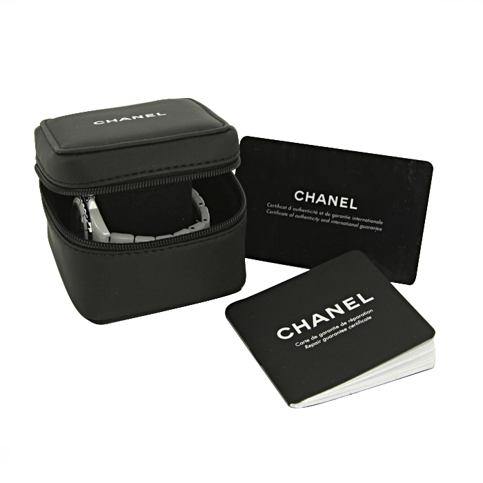 Chanel J12 watch in white ceramic Ref:  H2570 Circa  2011 - Detail D2