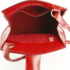 Bolso de mano Louis Vuitton Cluny en cuero Epi rojo - Detail D2 thumbnail