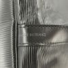Louis Vuitton petit Noé small model shopping bag in black epi leather - Detail D3 thumbnail